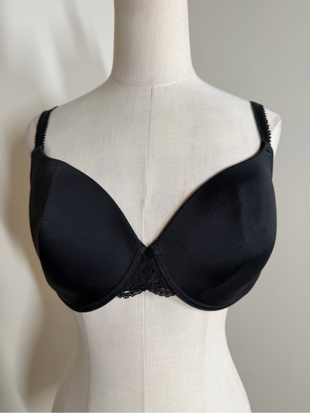 Wacoal Black Lace Tee Shirt Bra - Size 36D